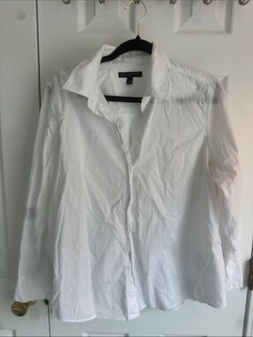 Banana Republic White Collared Button-Down Shirt
